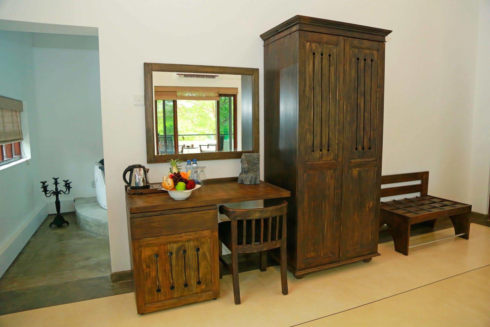 Отель Tranquil Negombo Boutique Экстерьер фото